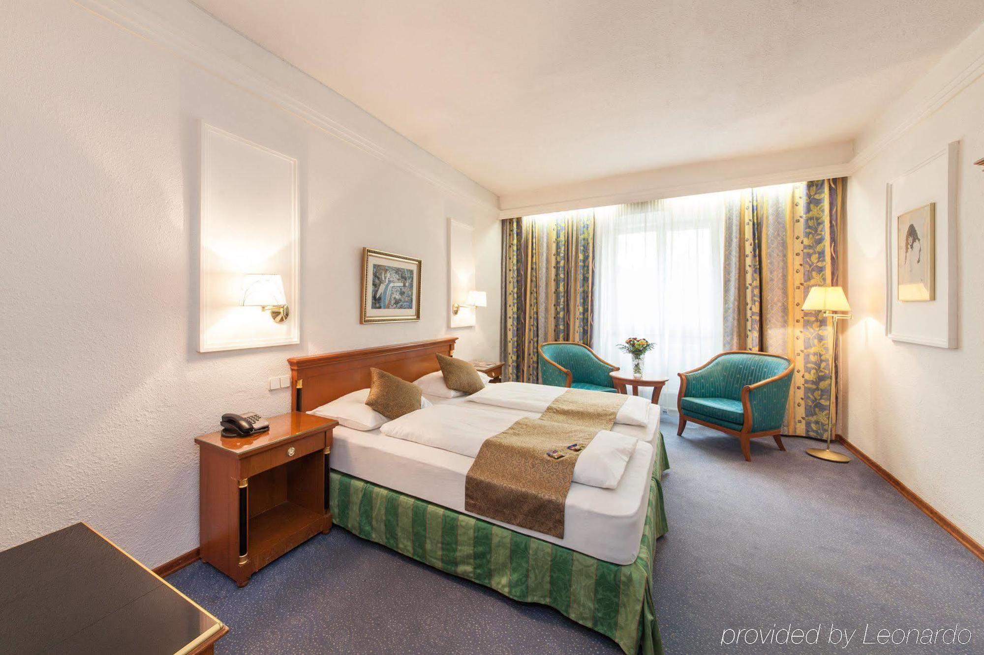 Hotel Novum Cristall Messe 3*